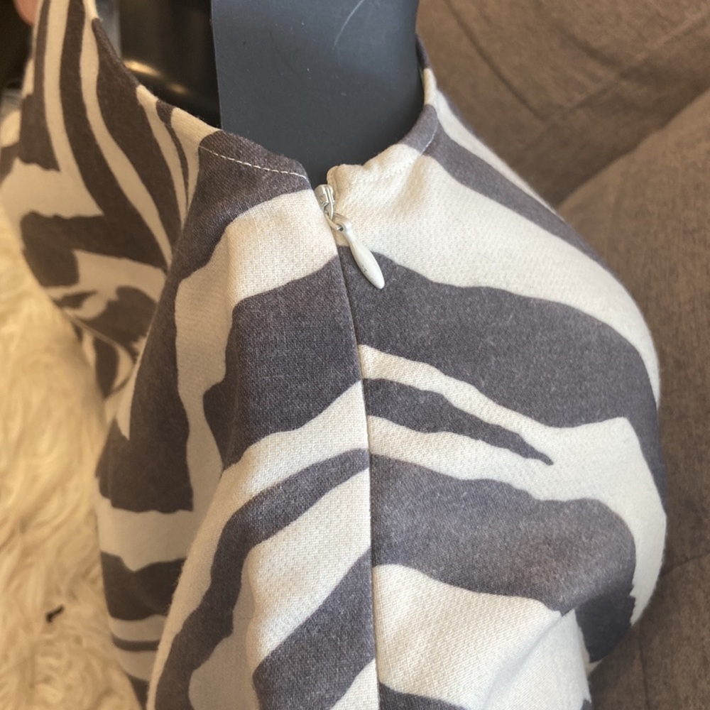 Emilio Pucci Black and Cream Zebra-Print Midi Dress - Picture 7 of 9